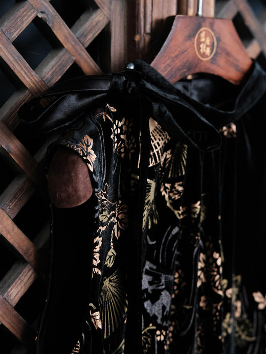 盛唐牡丹| 丝绒烫金硕果金扇纹背心 商品图12