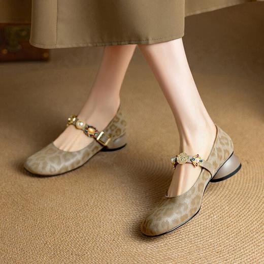 【预售5天】甜酷风豹纹丝绸羊皮玛丽珍鞋春季新款圆头粗跟中跟一字扣单鞋女NJMK&K1375 商品图4