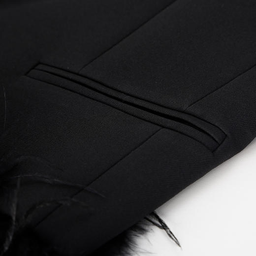 QE105斯尔丽2025春季新款箱型西装外套挺括外形可脱卸鸵鸟毛装饰外套 商品图7