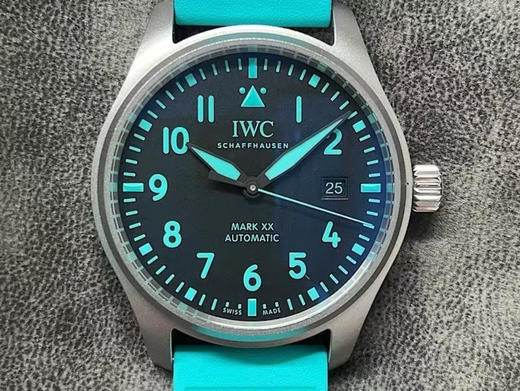 NOOB official➕IWC万国 IW328210 
别名：IWC-梅赛德斯- AMG马石油F1车队特别款
表壳：五级钛材料『正品一致』
尺寸：40* 10.68 mm
表镜：天然蓝宝石水晶玻璃 商品图4