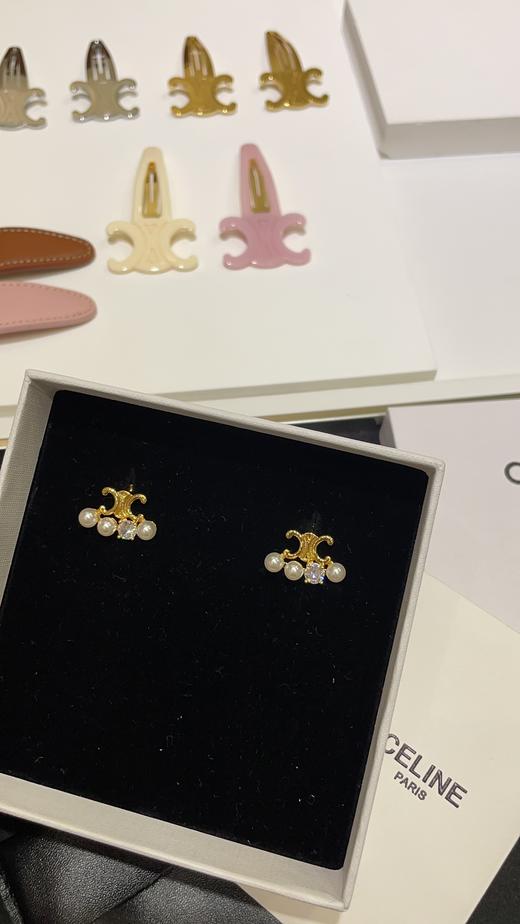 赛家  新款金色凯旋门徽标珍珠水钻耳钉 商品图1