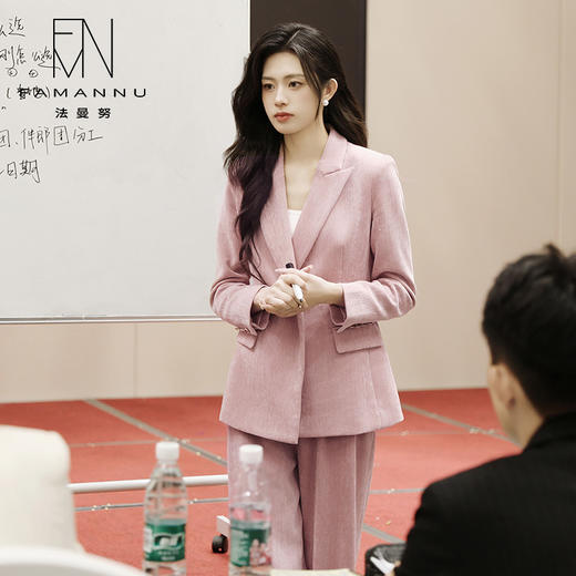 IWY/粉色高级感阔腿裤西装套装女气质显瘦两件套丝绒职业工作服1024CP038 商品图1