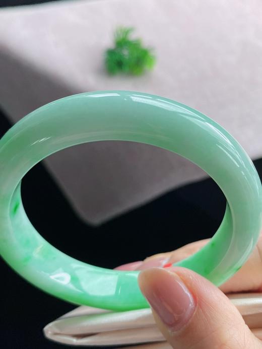 56正圈翡翠手镯 商品图1