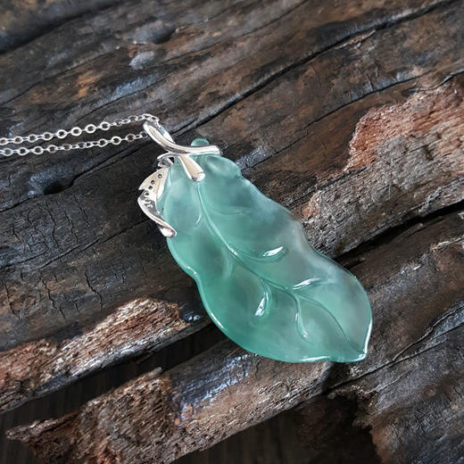 【天然正品】A货翡翠AU750白金镶钻镶天然冰种叶子（金枝玉叶）翡翠吊坠项链39.5*17.7*5.6MM（皆取最大值）女士现售价：1180特价！220225AH32 商品图5