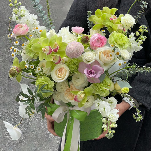 《春枝》大花蕙兰白荔枝抱抱桶 商品图0