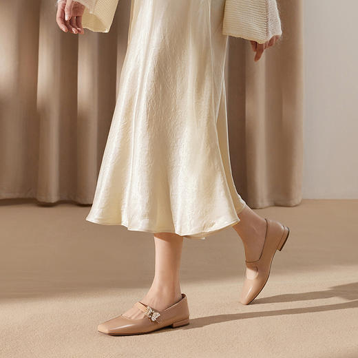 千百度蝴蝶钻饰低跟玛丽珍女鞋通勤真皮通勤浅口单鞋A25185101 商品图1