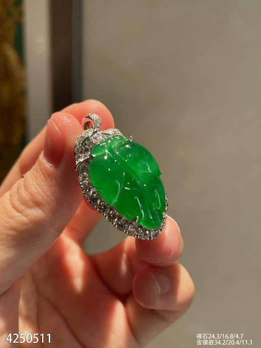 老坑艳绿叶子吊坠【4250511】具体价格微信咨询 商品图2