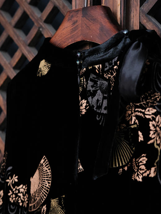 盛唐牡丹| 丝绒烫金硕果金扇纹背心 商品图11