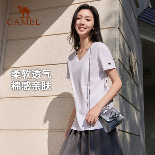 夏日骆驼短袖t恤女白色2025新款打底衫辣妹慵懒风V领纯棉运动上衣 C25BAV6034 商品图1