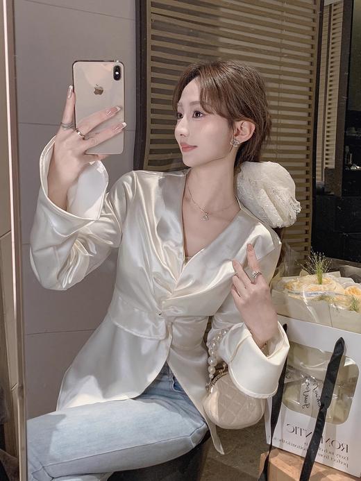 张心子【流光丝滑】春款V领褶皱醋酸气质显瘦上衣 U2502050 商品图7