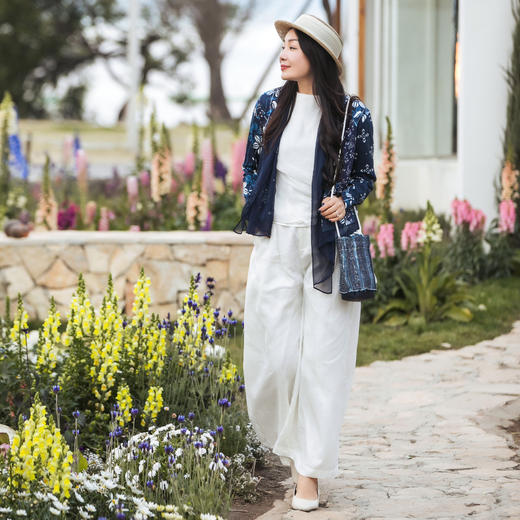 【林栖设计小店】（现货）纯棉针织衫拼真丝蓝印花铁线莲花纹飞片复古优雅2025春夏新品开衫外套女1952009 商品图7