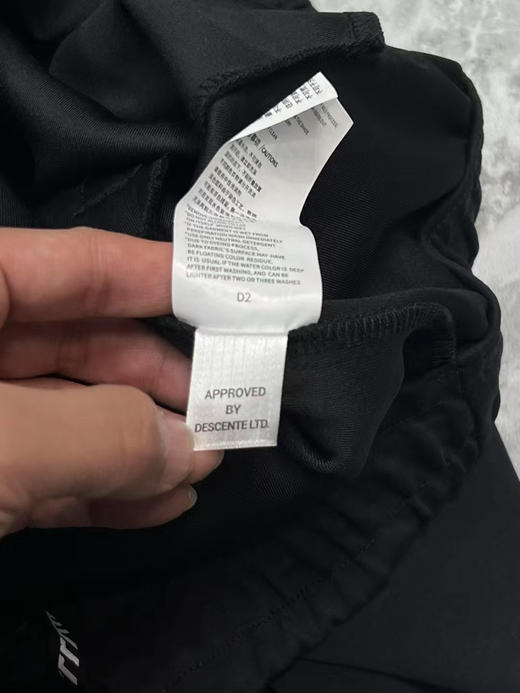 正品迪桑特男子运动健身空气层休闲针织长裤，面料舒适平滑柔软，版型立体挺括有型，正面质感横条纹肌理，适合多场景穿着
尺码：M L XL XXL 商品图7