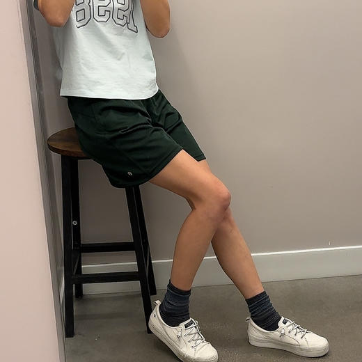 Lululemon 女款大裤衩，凉快 防走光 减龄 ， ¥270块钱到手还要啥自行车，有白色和墨绿色 商品图3