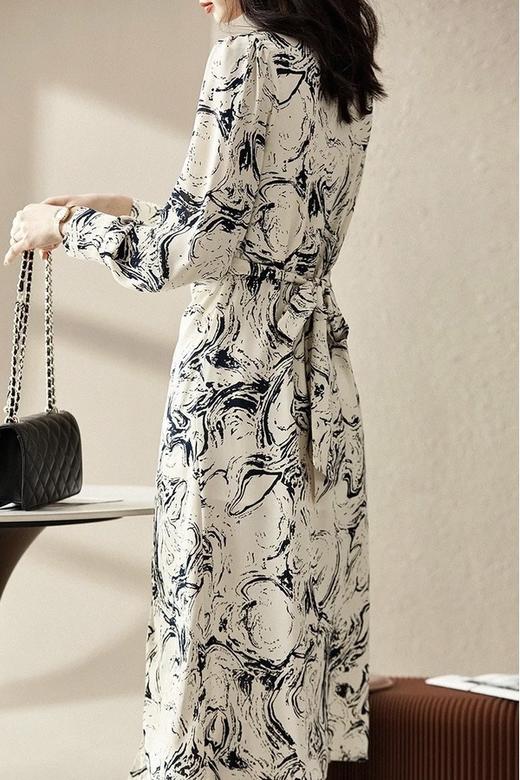 SENTUBILA尚都比拉 时尚扭结收腰抽象印花连衣裙 15748 商品图9