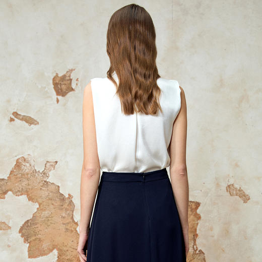 EITIE爱特爱飘带气质通勤直筒显瘦白色无袖衬衫上衣夏季新款8213927 商品图4