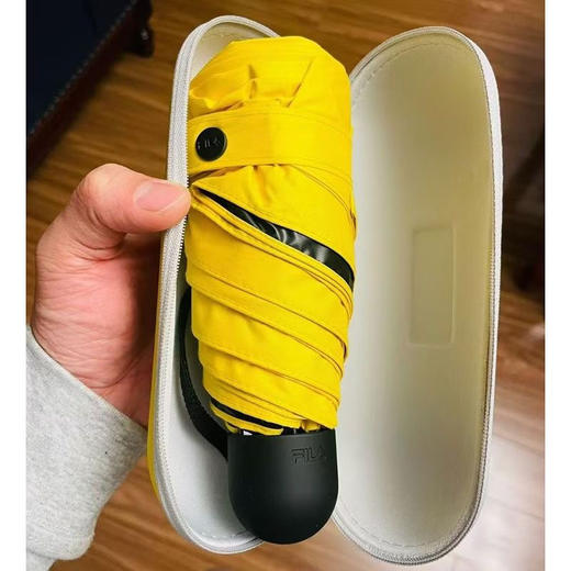 正品飞乐潮流胶囊雨伞可扫码6骨满版印花黑胶防晒晴雨两用胶囊五折伞
【材质】：铝合金+ 树脂+玻纤+黑胶涂层 商品图6