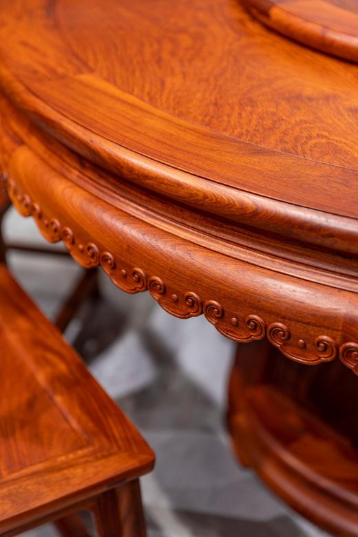 红桥红  家具严选  缅甸花梨（大果紫檀）【150 雕花牙边六角底座 圆餐桌 九件套】 商品图2