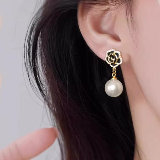 雀说 红色玫瑰花珍珠耳环女轻奢高级感气质银针长款耳坠新年耳饰5ZF-59 商品图3