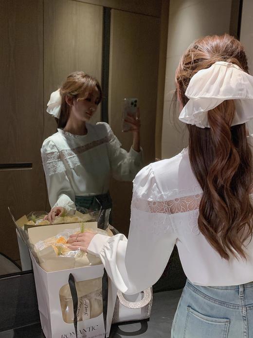 张心子【织梦浪漫】春款圆领法式蕾丝拼接衬衫上衣 U2502033 商品图5