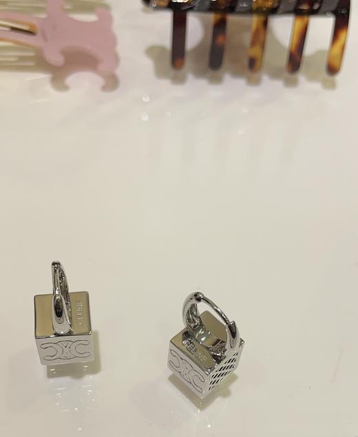 赛家 新款银色凯旋门小方块骰子耳环 商品图1