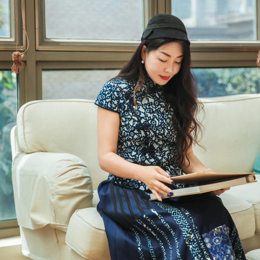 【林栖设计小店】（现货）非遗 | 蓝印花布典雅精致蝴蝶手工盘扣显瘦新中式旗袍领上衣1903292-1962005 商品图11