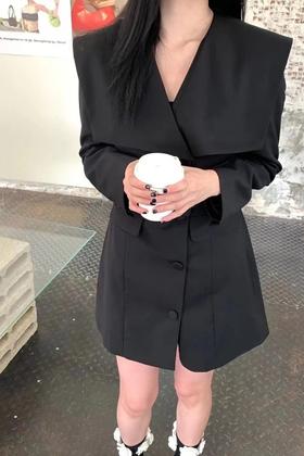 amadella 黑色娃娃领简约连衣裙 15810