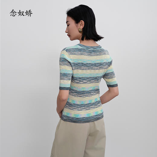 【商场同款】CNK5385 “绿韵针织” 半夏绿渐变条纹微修身收腰设计，显瘦斯文 条纹短袖针织 商品图5