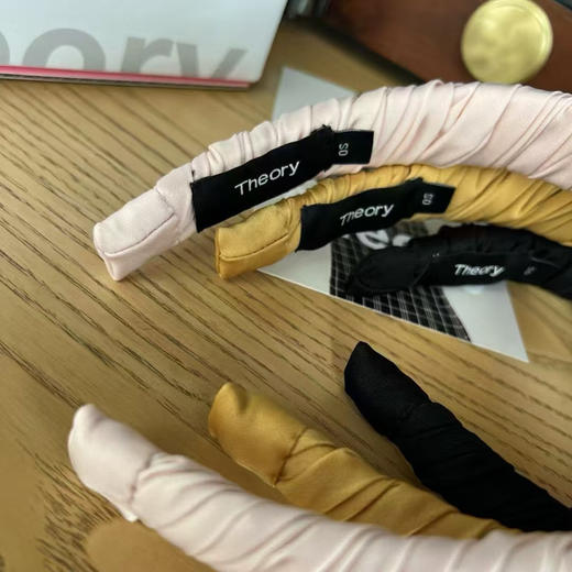原单正品Theory醋酸真丝混纺发箍女款皱褶头箍高颅顶发卡百搭，成份：10%真丝  90%醋酸纤维
三个色，原价69欧
拆盒无质量问题不退换 商品图14