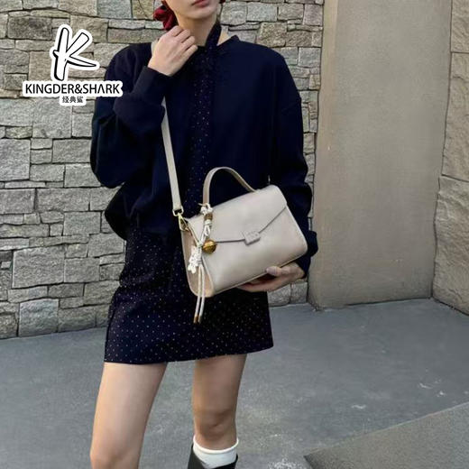 经典鲨2025年新款大容量单肩斜挎气质手提包女KGB37-5161761 商品图0