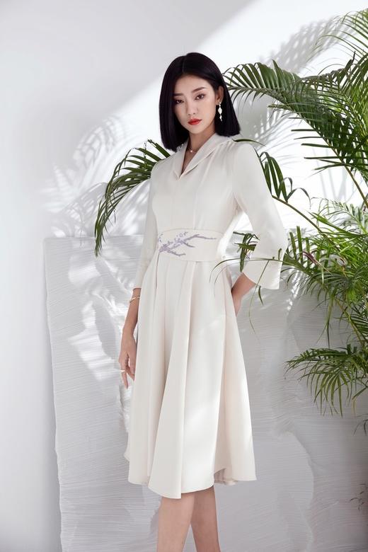 Le Malene 国风刺绣小翻领收腰大A摆连衣裙 15782 商品图0