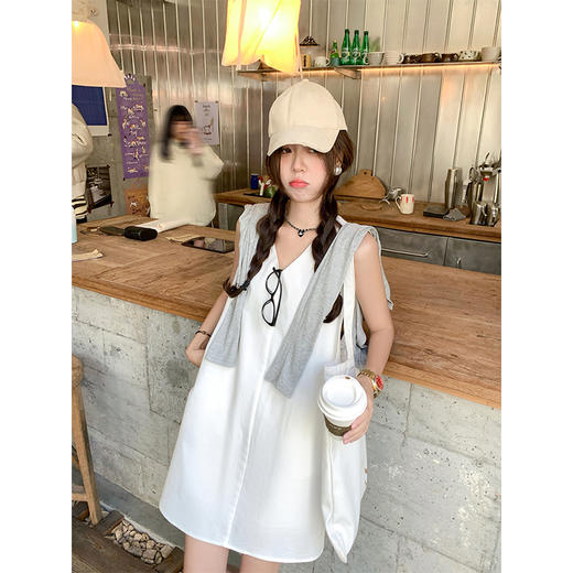 <曾小咸推荐>韩系氛围感白色V领无袖连衣裙 商品图3