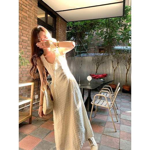 <曾小咸推荐>慵懒法式杏色高腰波点连衣裙 商品图1