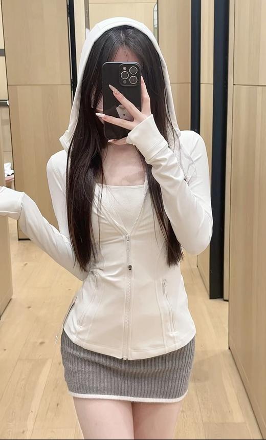 点此购买 lulu露露柠檬Define女士运动连帽夹克瑜伽服上衣防晒外套 mmm 310272 商品图5
