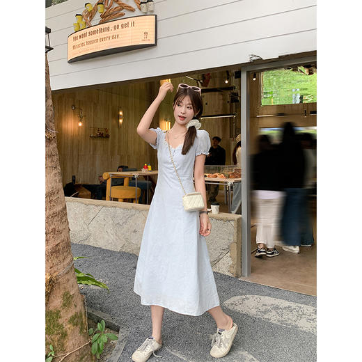 【折后再享2件88折】最后一波现货！蓝色镂空方领连衣裙 日常229.99/件 立减90 秒杀139.99/件！！ 商品图3