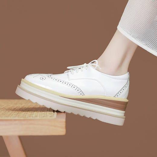 【预售5天】雕花系带坡跟厚底单鞋女春秋季牛皮高跟鞋英伦风布洛克小皮鞋ZMXY&ZM9017-A 商品图2