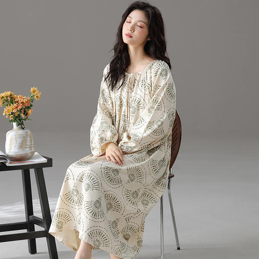 红腾 马卡龙印花家居服系列 优雅女士长袖睡裙 舒适柔软 设计长裙款 商品图4
