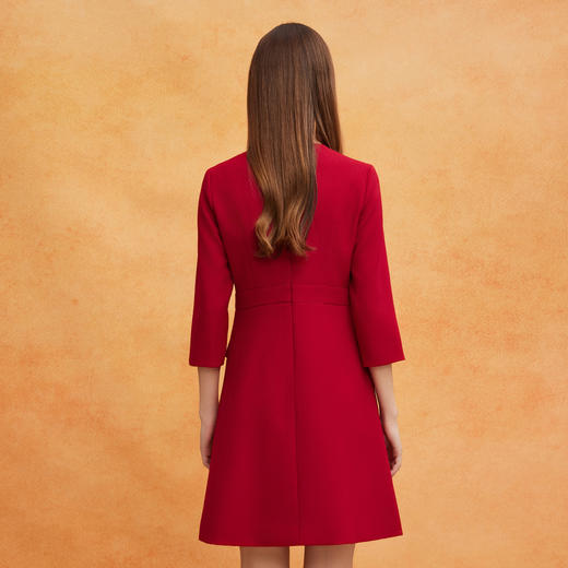 QE819斯尔丽2025春季新款肌理感面料珐琅工艺立体花扣子修身俏丽连衣裙 商品图1