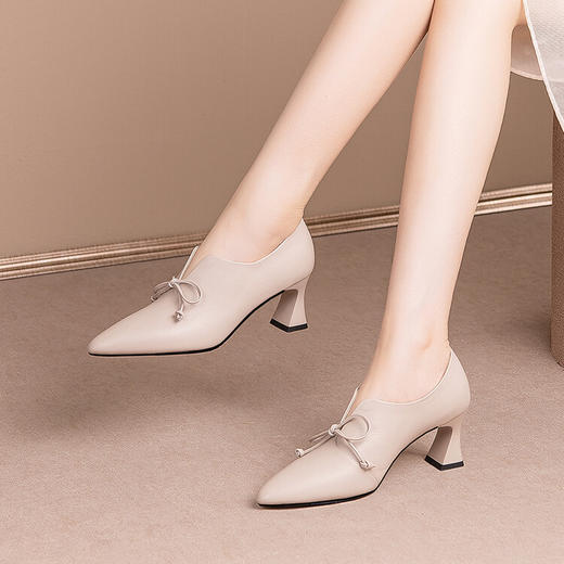 【预售5天】春秋新款尖头单鞋低帮粗跟真皮蝴蝶结百搭浅口高跟女鞋QS&2106-3 商品图2