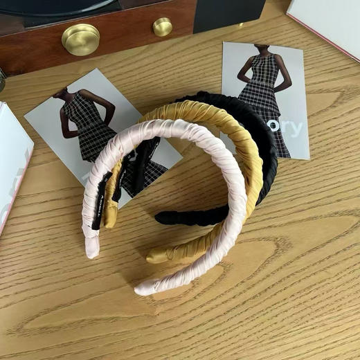 原单正品Theory醋酸真丝混纺发箍女款皱褶头箍高颅顶发卡百搭，成份：10%真丝  90%醋酸纤维
三个色，原价69欧
拆盒无质量问题不退换 商品图12