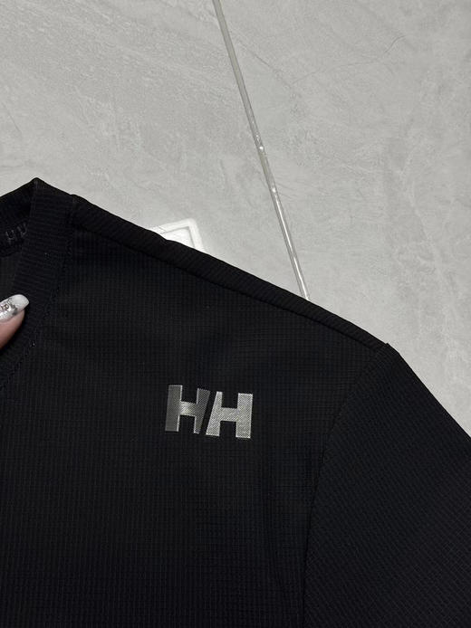 正品HELLY HANSEN/HH 25夏新男日常休闲运动防晒速干凉感弹力短袖T恤
三个色。尺码 S-XXL
H2ESSENTIAL
畅行旷野 纵览逸夏
日常运动T恤 商品图6