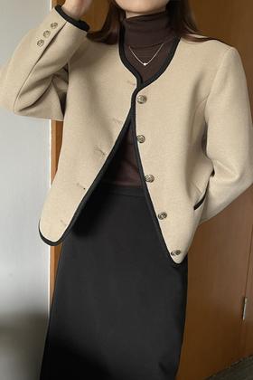 Le Malene 浅卡其色圆领气质小香风外套 17459