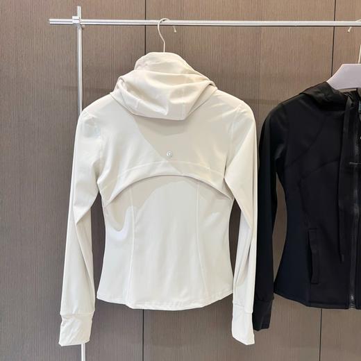 点此购买 lulu露露柠檬Define女士运动连帽夹克瑜伽服上衣防晒外套 mmm 310272 商品图11