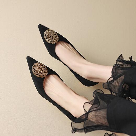 【预售5天】优雅水钻圆扣尖头羊反绒韩版时装中跟单鞋女XM&A2325-03 商品图3