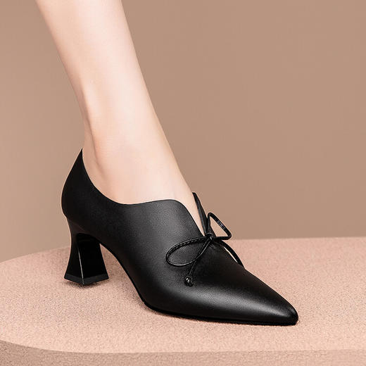【预售5天】春秋新款尖头单鞋低帮粗跟真皮蝴蝶结百搭浅口高跟女鞋QS&2106-3 商品图0