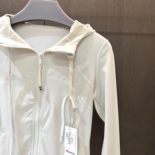 点此购买 lulu露露柠檬Define女士运动连帽夹克瑜伽服上衣防晒外套 mmm 310272 商品图13