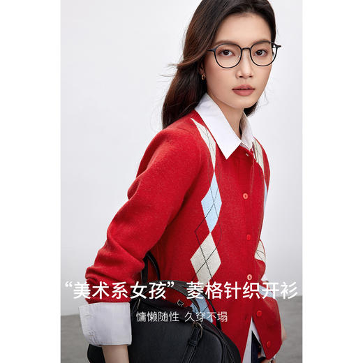 【尚都比拉】【学院风菱格针织开衫】时尚减龄学院风菱格设计安迪绒针织开衫-W51H87875 商品图1