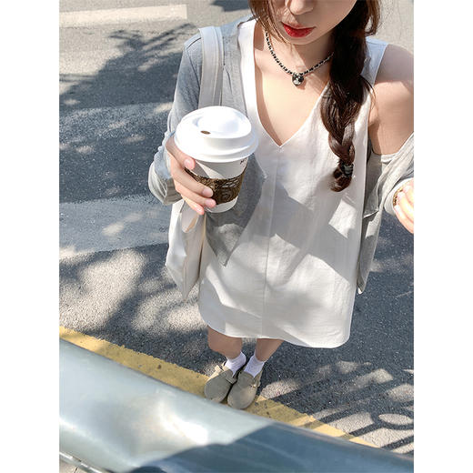 <曾小咸推荐>韩系氛围感白色V领无袖连衣裙 商品图2
