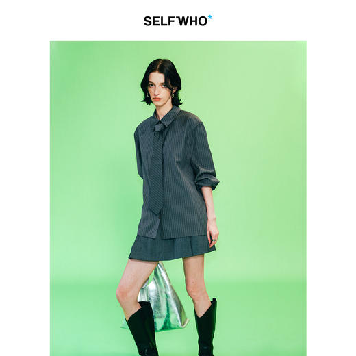 [姜妍同款] SELFWHO绵羊毛混纺灰色条纹衬衫女春新款领带衬衣 商品图3