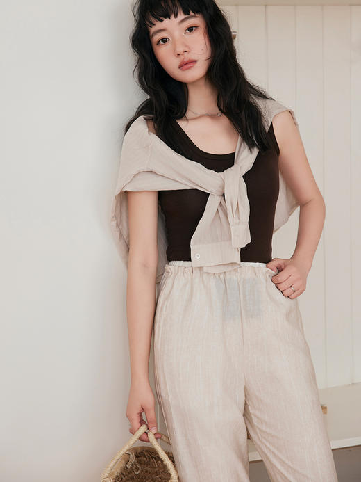 清新春夏气息 老钱风长腿裤【KEMU】 竖条纹理感面料，仿棉麻风格，自然微皱，松弛有度！腰口撞白边设计，2025潮搭前线 商品图3