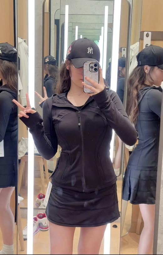 点此购买 lulu露露柠檬Define女士运动连帽夹克瑜伽服上衣防晒外套 mmm 310272 商品图4